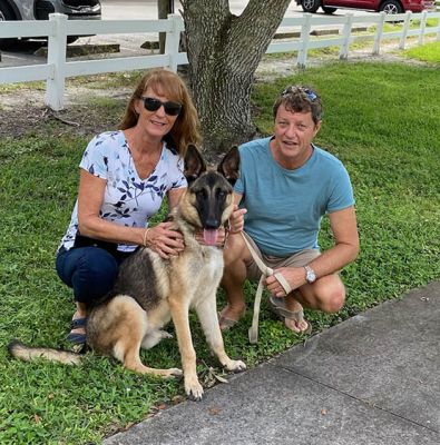 CHANCE WITH NEW MOM MOREEN AND DAD DOG 1168
Keywords: 1168