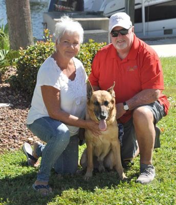 KELO WITH NEW DAD CLANANCE AND MOM COLEEN DOG 1171
Keywords: 1171