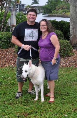 OTIS WITH NEW DAD AL AND MOM JULIA DOG 1172
Keywords: 1172