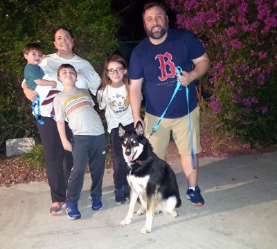 ACE WITH NEW MOM REBECA, DAD BEN AND KIDS BEN JR ADDISON AND CASON DOG 1200
Keywords: 1200