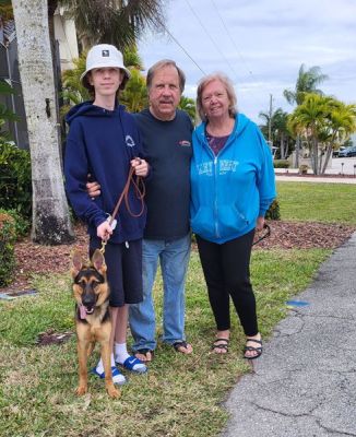 PUPPY TULA WITH  NEW DAD JON AND MOM EILEEN DOG 1286
Keywords: 1286