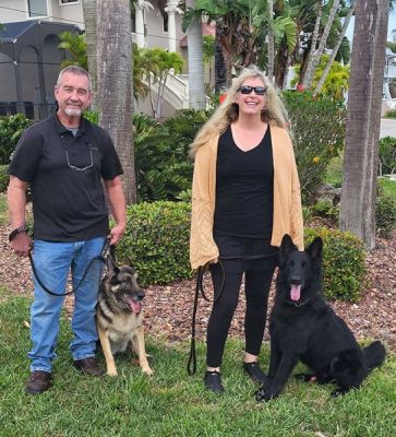 BOGGIE WIOTH NEW MOM LISA AND DAD DAVE DOG 1314
Keywords: 1314