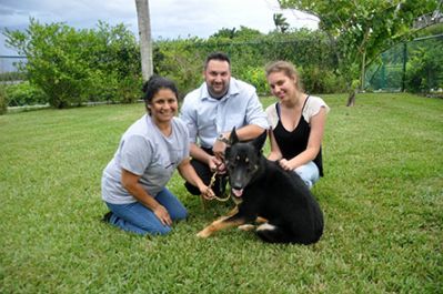 HUNTER WITH MOM LORRAINE DAD ADAM AND SIS JAYLA DOG 828
