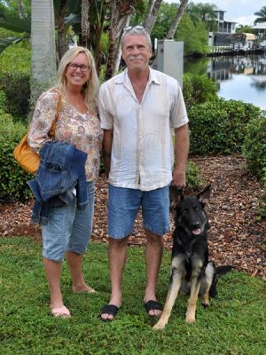 MAVERICK WITH MOM TRACY AND DAD TONY DOG 978
Keywords: 978