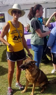 MEEKA WITH NEW MOM JOANN DOG 902
Keywords: 902