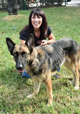 MIA WITH NEW MOM ROE DOG 754
