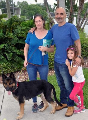 PENNY AKA JODI WITH NEW DAD DAN, MOM LISA AND SIS GABBY DOG 884
Keywords: 884