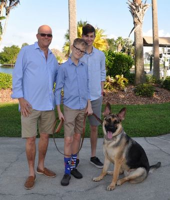 RUDY WITH NEW DAD TOM AND TWO SONS SEAN AND CONNOR DOG 974
Keywords: 974