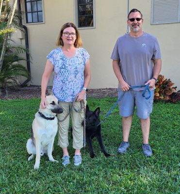 SAM WITH NEW MOM KELEY AND DAD DAVE AND NEW BROTHER GUNNER DOG 1413
Keywords: 1413