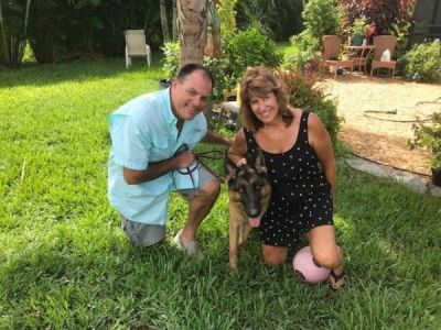 SHELBY WITH NEW DAD GREG AND MOM DOG 887
Keywords: 887