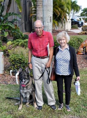 YAZI WITH NEW DAD BURT AND MOM ANN DOG 985
Keywords: 985