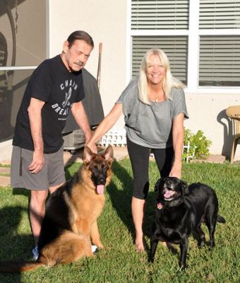 ZEUS WITH NEW MOM DIANNA AND DAD LARRY AND SIS KATY DOG 938
Keywords: 938